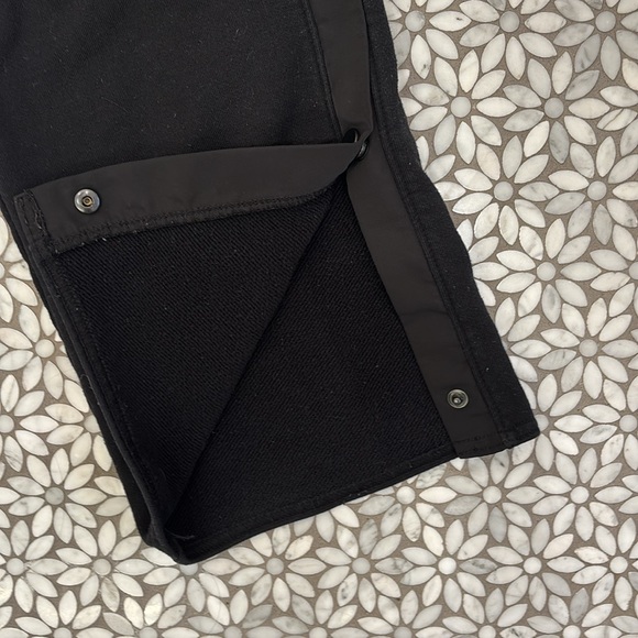 Women's Alo Yoga Courtside Tearaway Trackpants in Black, Size S - Picture 4 of 7